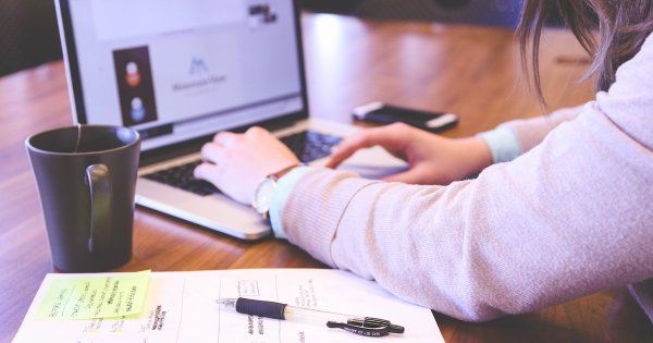 como organizar documentos digitais para viagem internacional