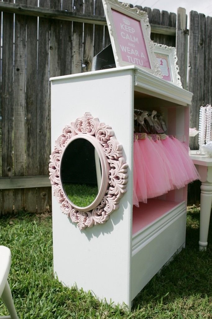 Como organizar fantasias e acessórios de brincar