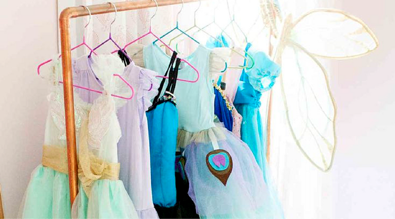 Como organizar fantasias e acessórios de brincar