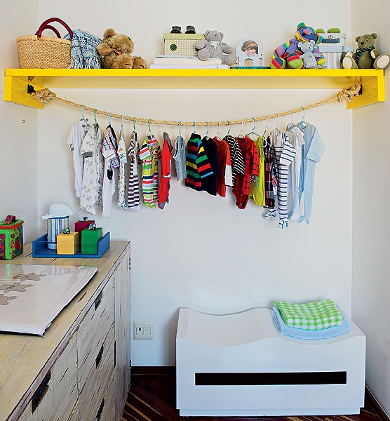 Como organizar fantasias e acessórios de brincar