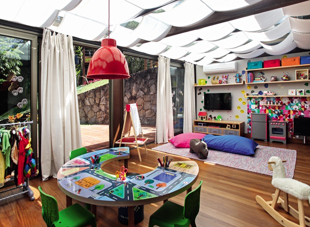 Como organizar fantasias e acessórios de brincar