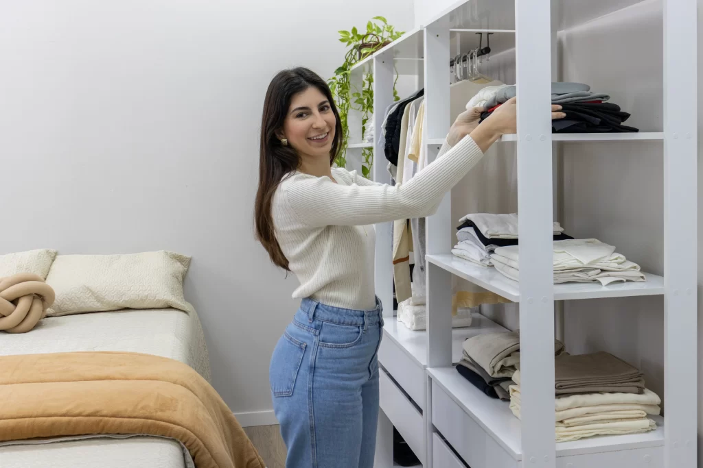 como organizar malas em armários planejados