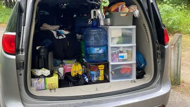 Checklist Definitivo de Equipamentos para Acampar: Montanha vs. Praia