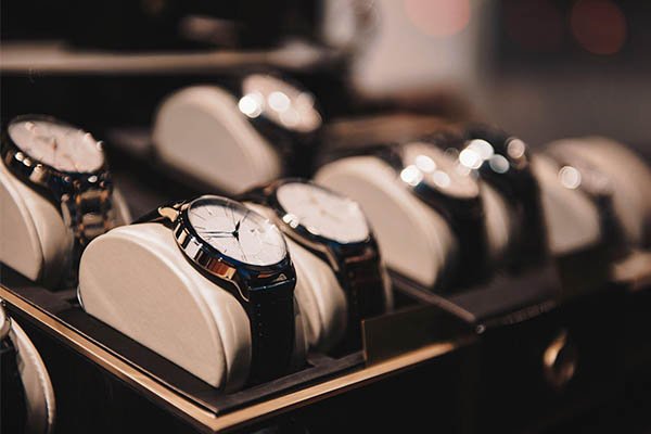 Anéis e Colares Masculinos com Estilo