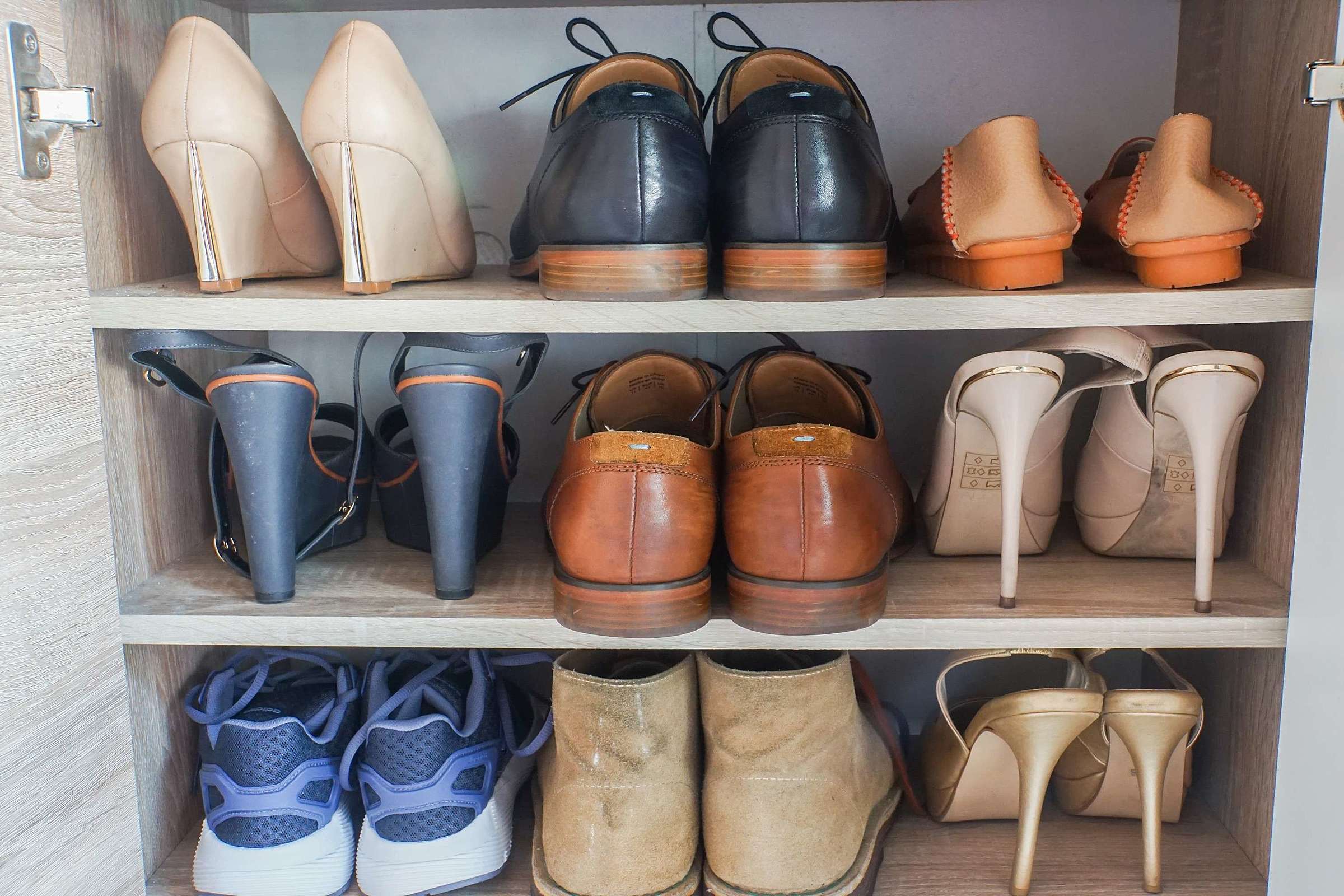 Como organizar sapatos de adolescente no guarda-roupa