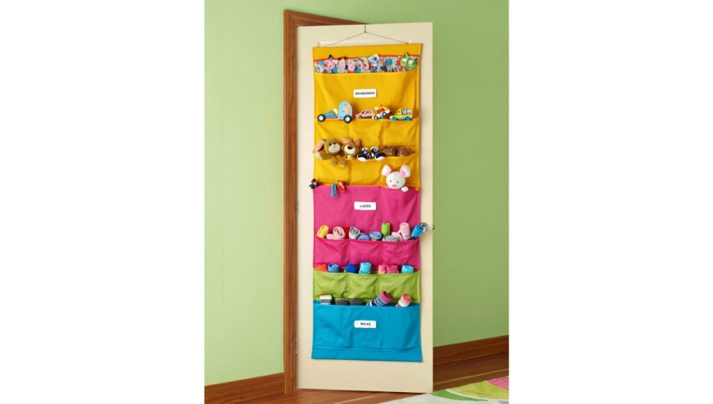 5 Hacks Criativos para Usar Sapateiras de Porta Além dos Sapatos