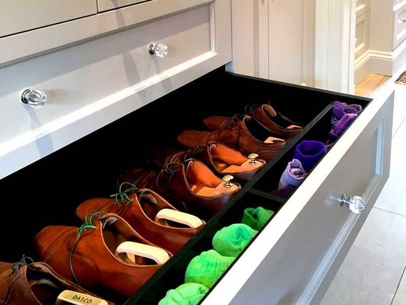 5 dicas para organizar sapatos no guarda-roupa pequeno