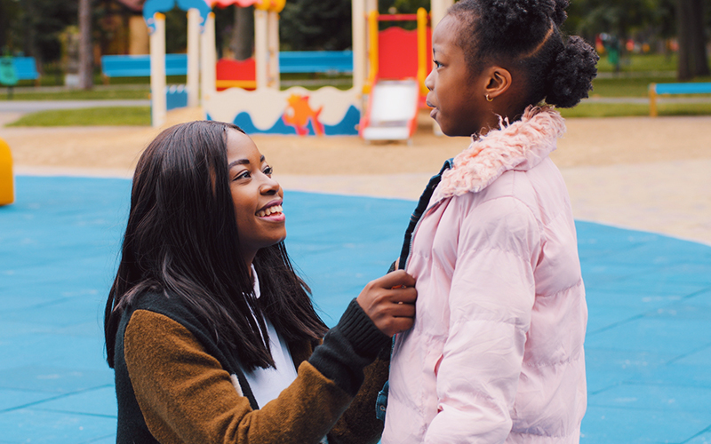 Como praticar a escuta ativa quando o filho quer contar algo