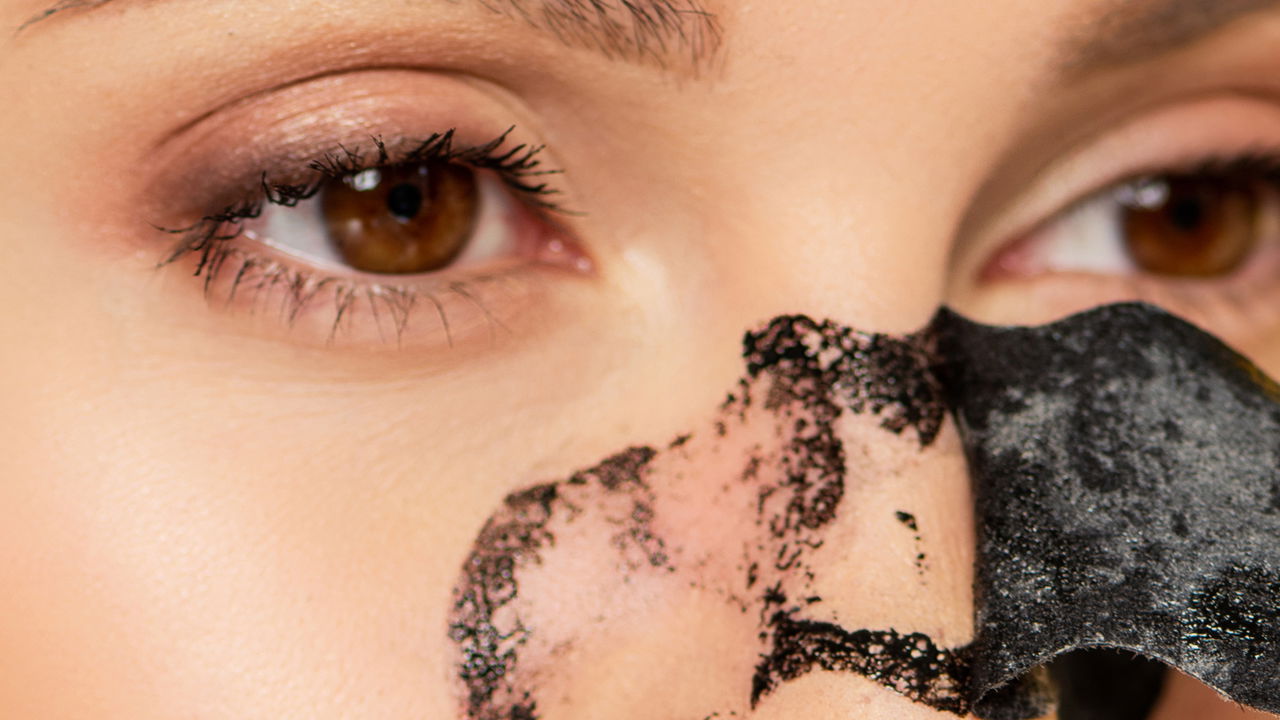 Como tratar cravos pretos persistentes no queixo