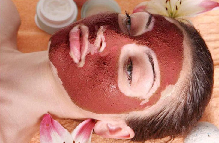 Argila Branca: O Segredo para Peles Sensíveis e com Manchas