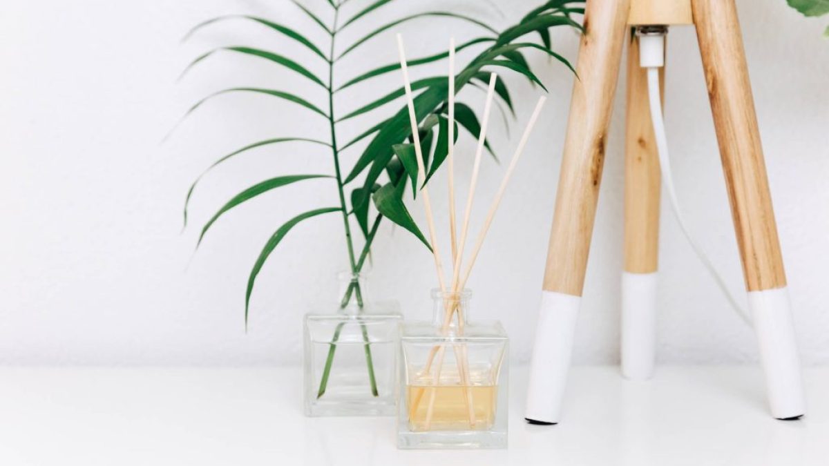 Ideias Criativas para Decorar Frascos de Aromatizadores e Integrá-los à Decoração