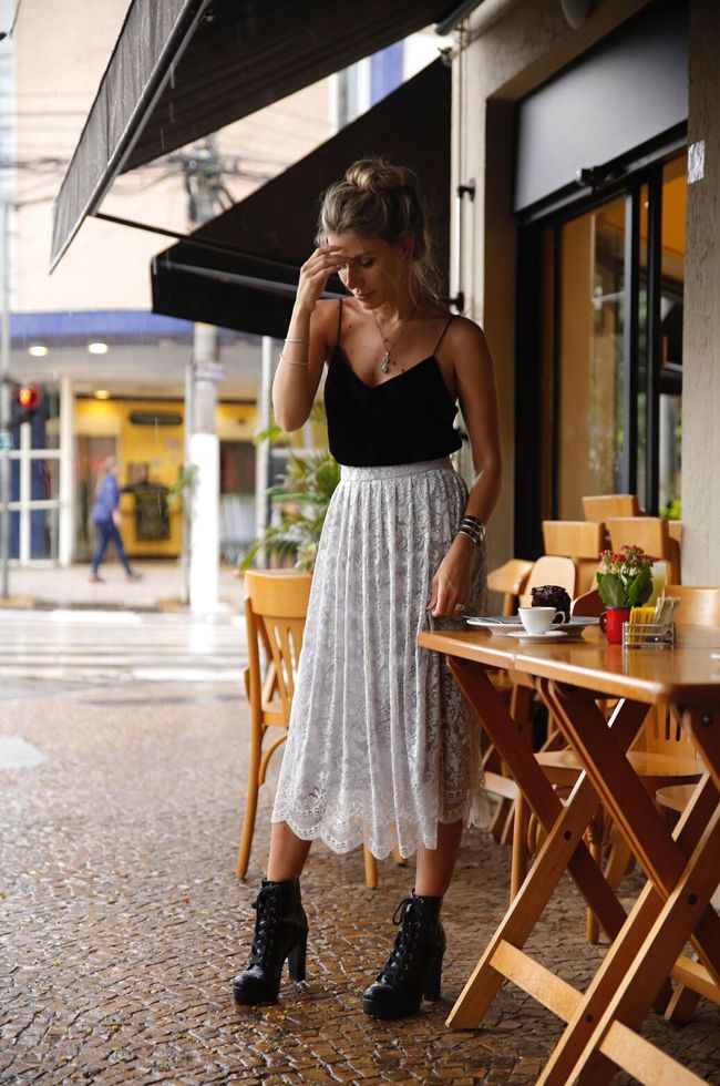 Como usar bota cano curto com saia plissada