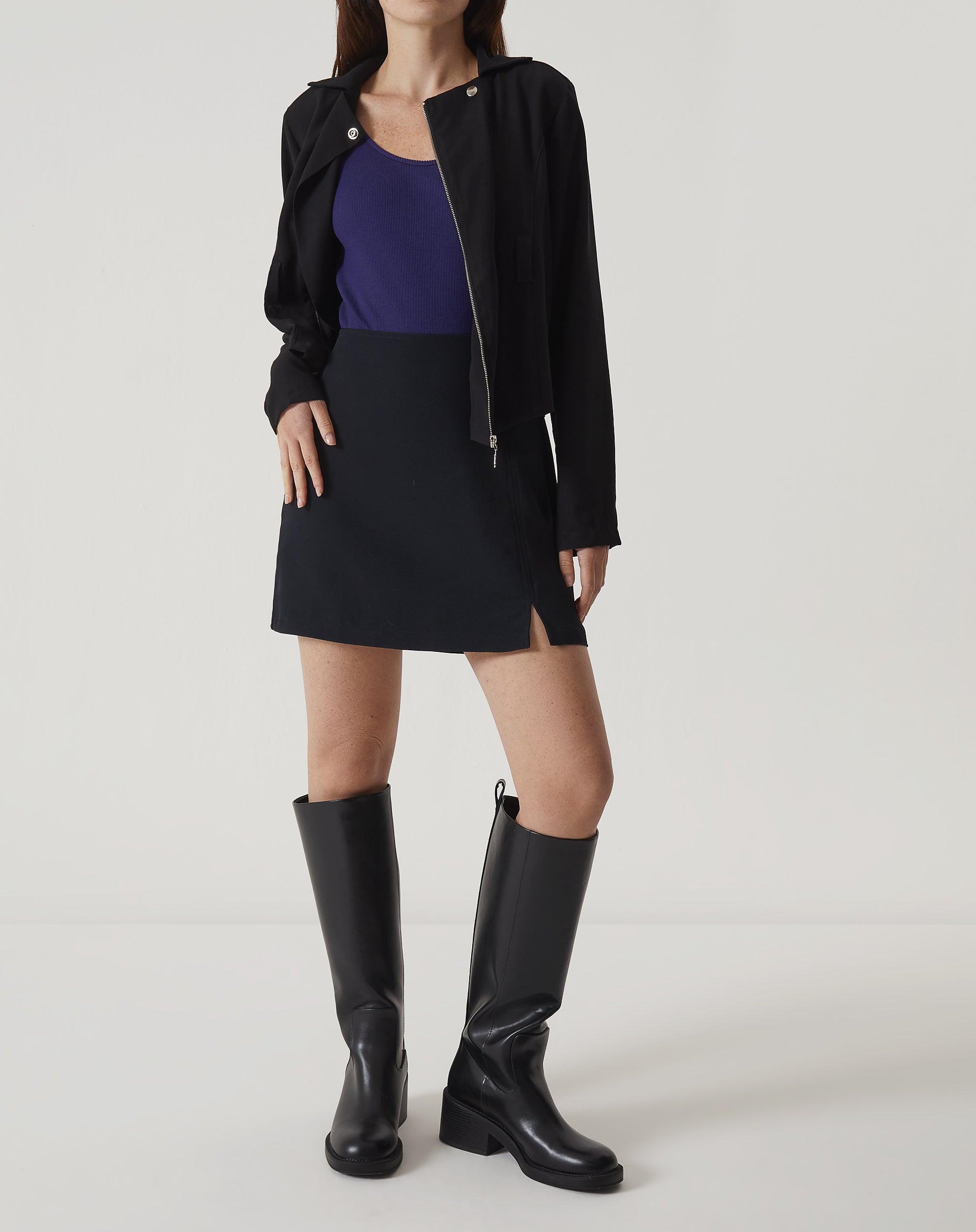 como usar bota chelsea com saia curta