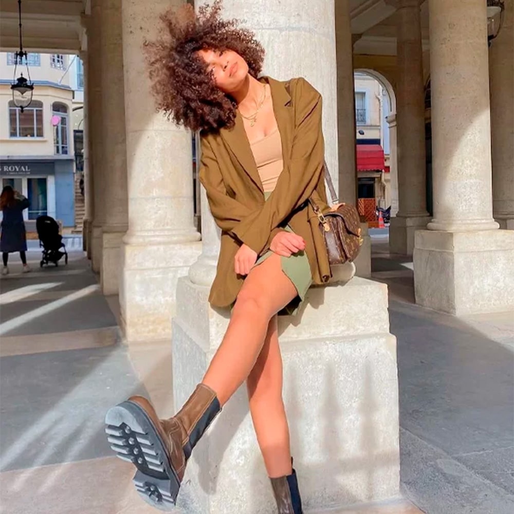 como usar bota chelsea com saia curta