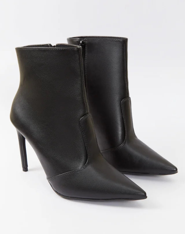 Como usar bota de bico quadrado com calça flare