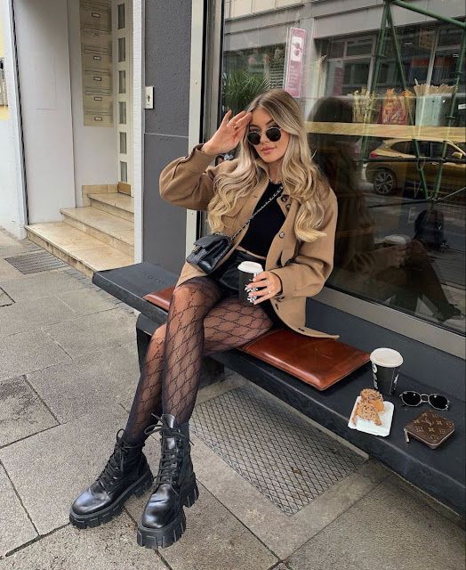 Como Combinar Saias Plissadas com Botas