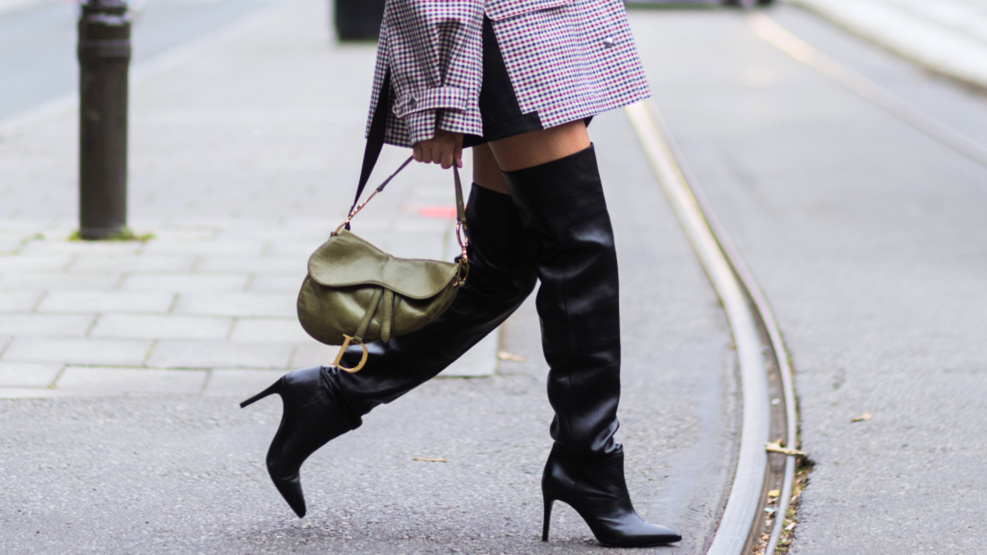 Acessórios que transformam seu look com bota over the knee