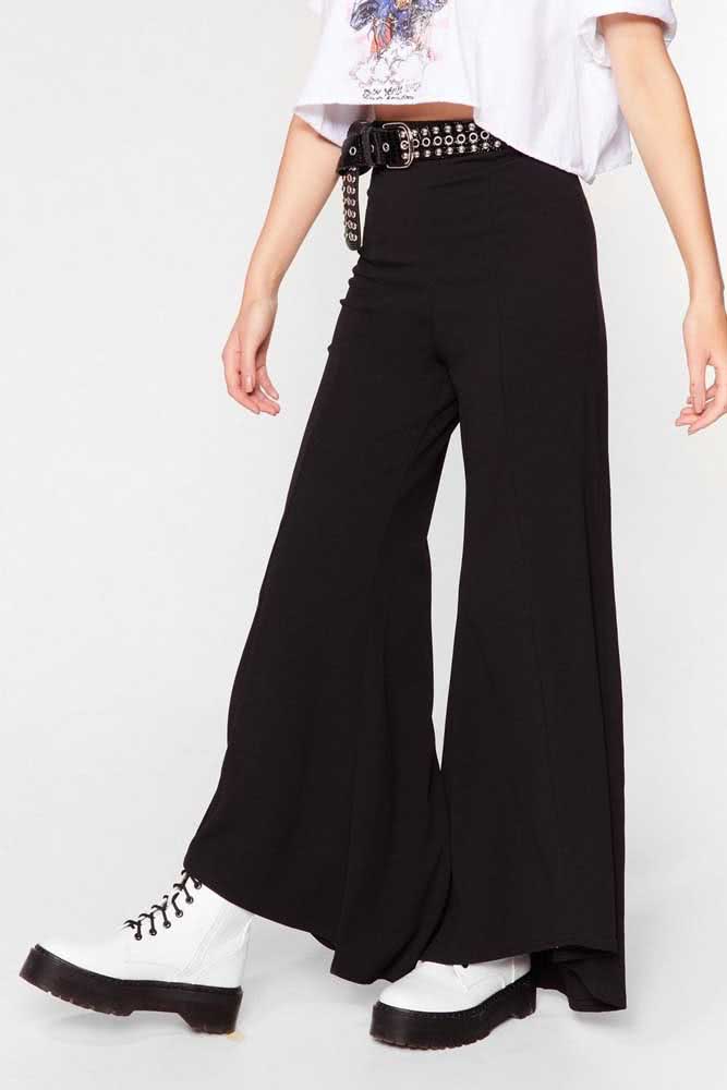 Combinações de cores com calça pantalona preta