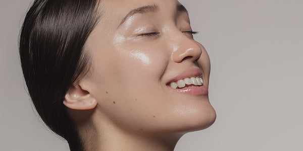 Como usar iluminador líquido para pele viçosa