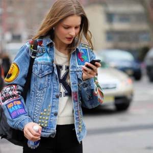 Inspirações de Pins para Jaquetas Jeans: Do Minimalista ao Maximalista