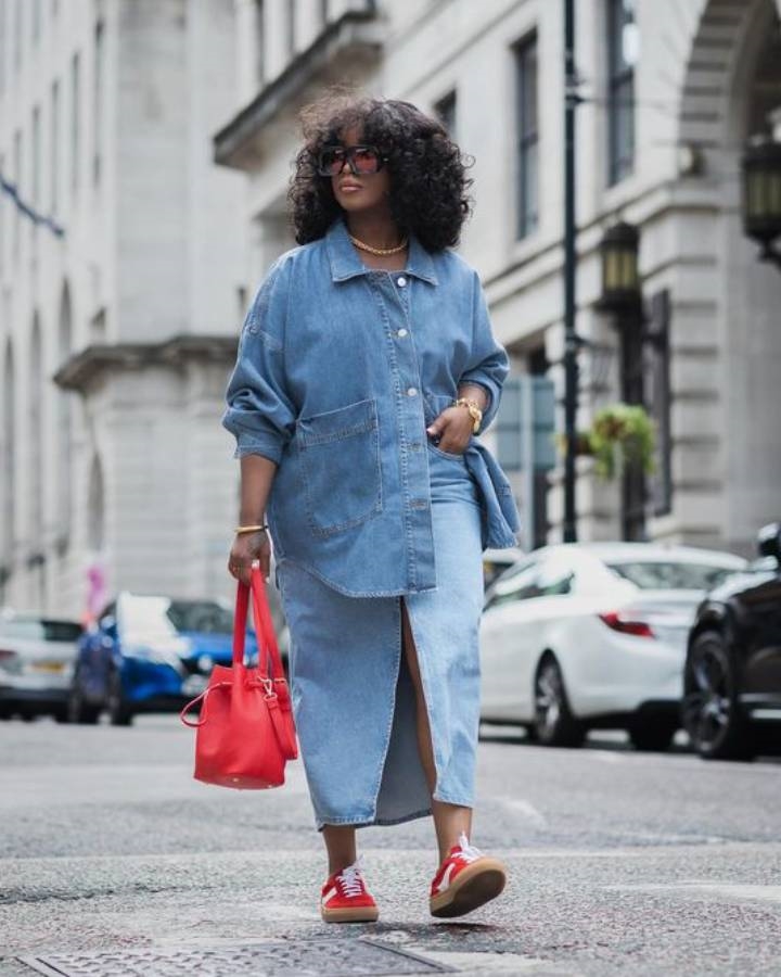 Como usar jeans com jeans (all denim) com estilo