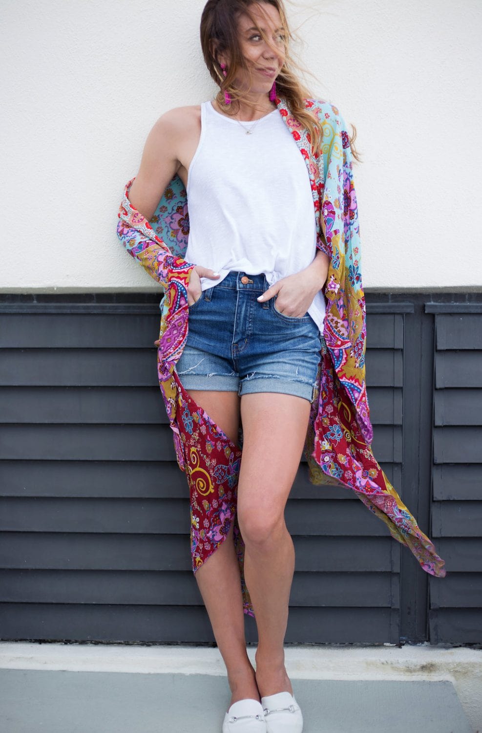 Como usar kimono estampado com shorts jeans