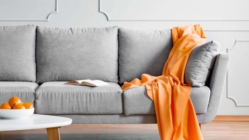 Manutenção e Cuidados: Prolongando a Vida Útil do Seu Sofá de Linho