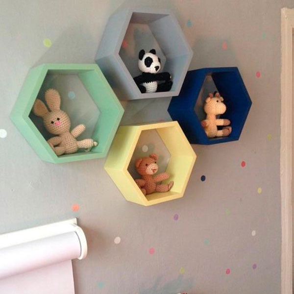 erros comuns ao usar nichos coloridos decoração infantil