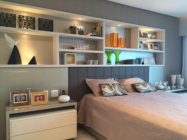 como usar nichos de madeira na decoração do quarto