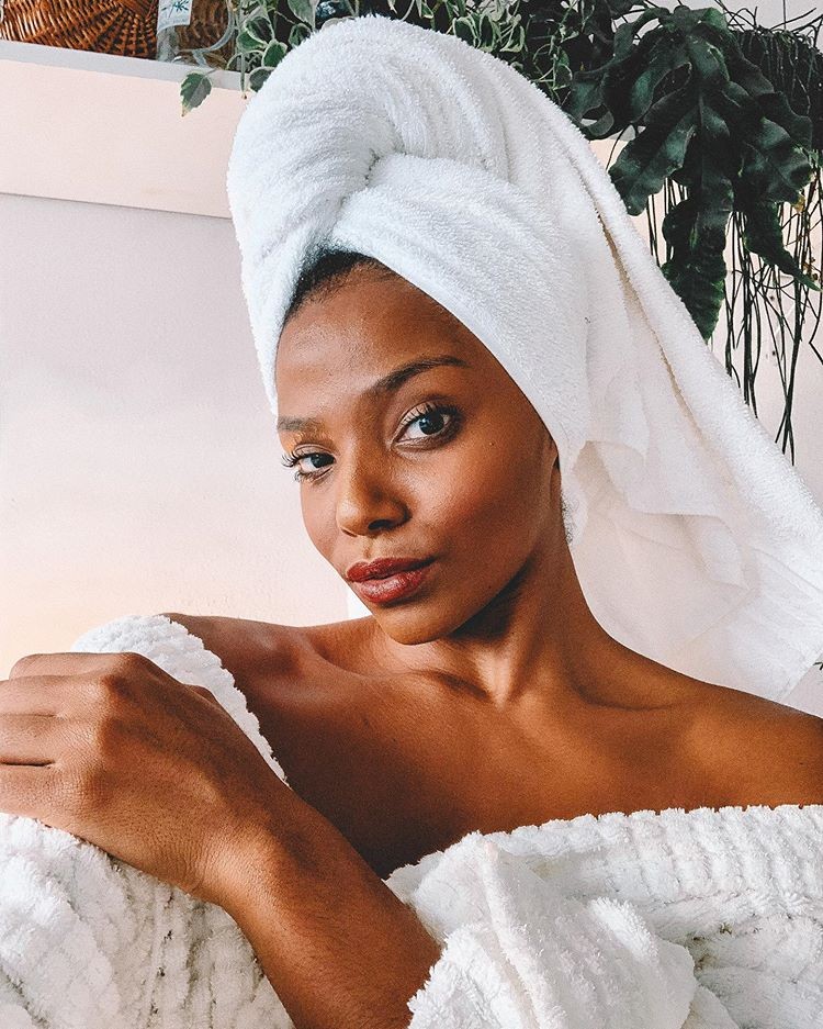 Como usar óleos essenciais na rotina de beleza