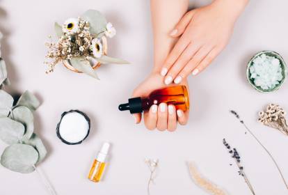 Como usar óleos essenciais na rotina de beleza