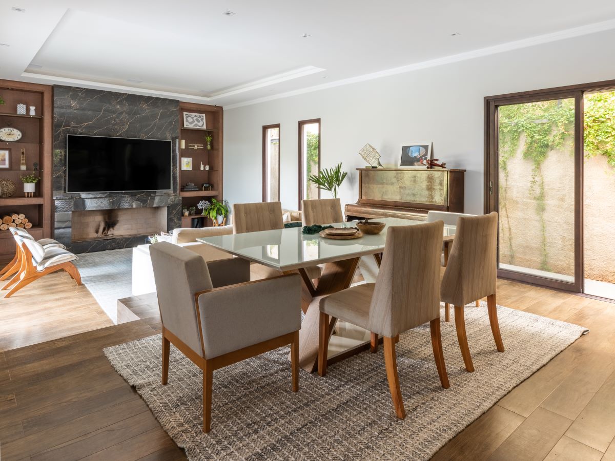 Como usar porcelanato que imita madeira na casa toda