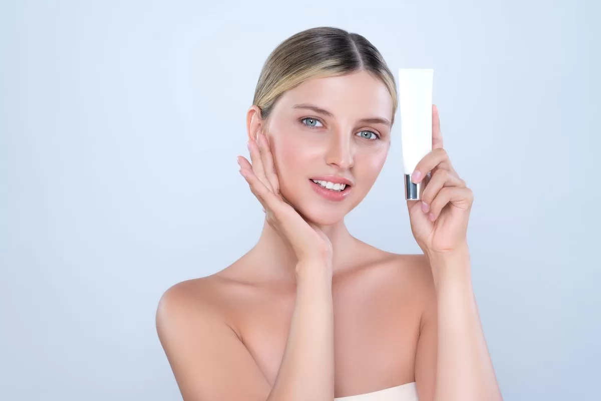 Como usar primer facial para fechar poros e fixar make