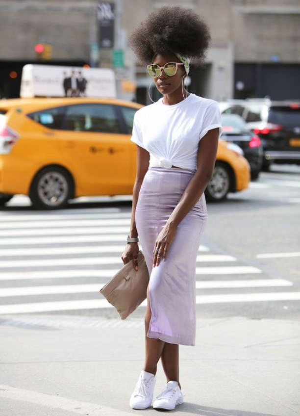 Como usar saia midi com tênis para o trabalho