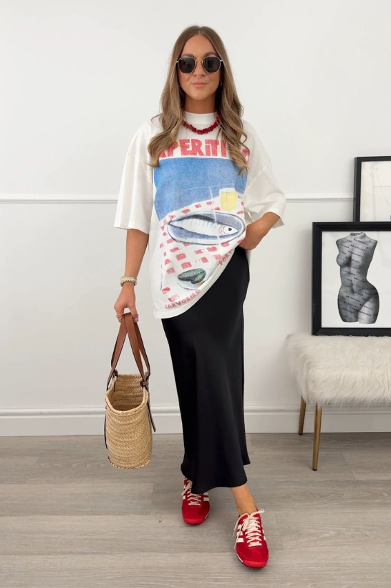 inspiração looks saia midi estampada com t-shirt