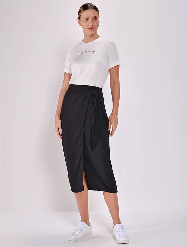 saia midi estampada vs saia lisa com t-shirt