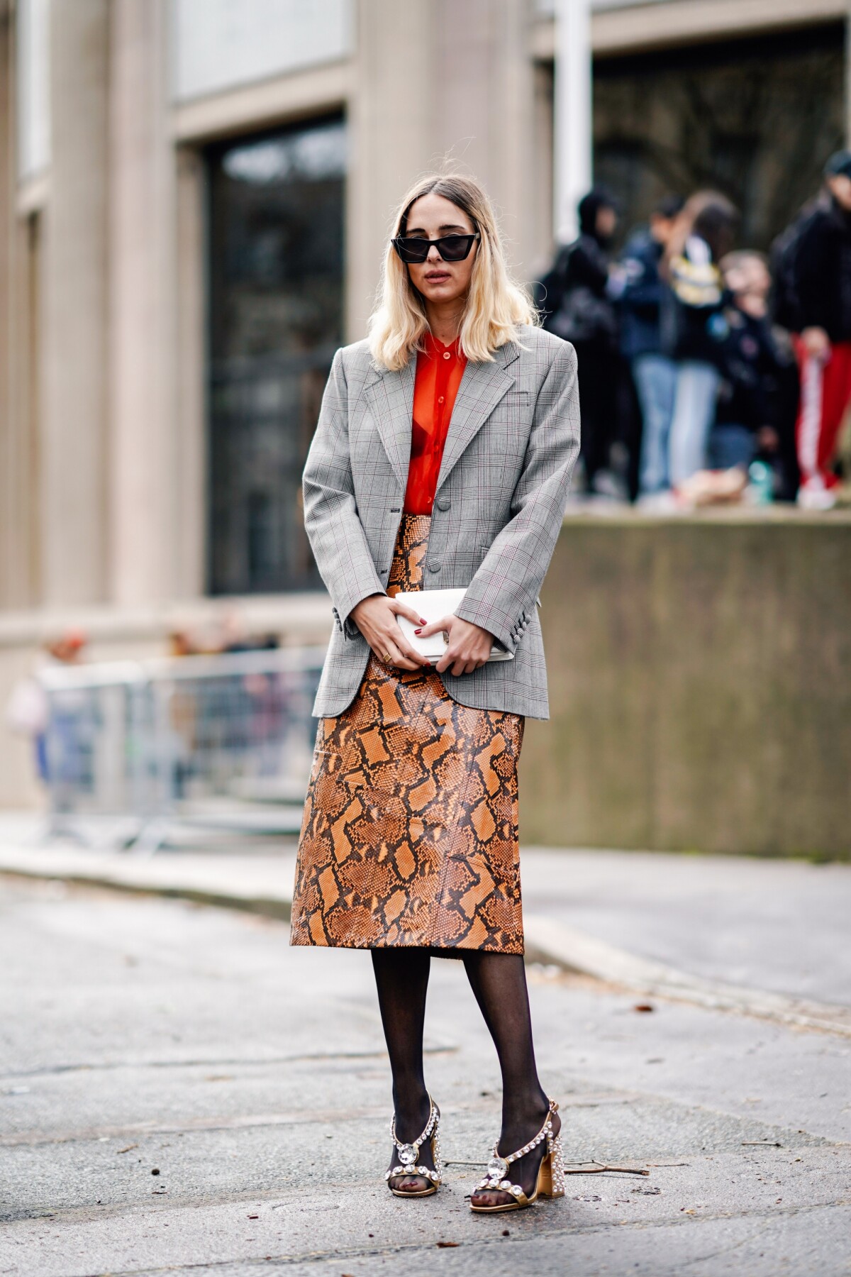 Como usar salto alto com meia calça arrastão