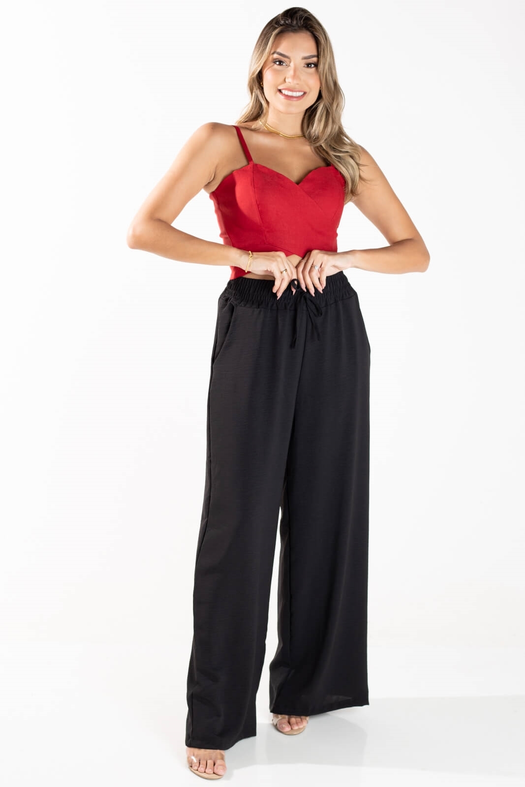 combinar calça pantalona e sapato bico fino