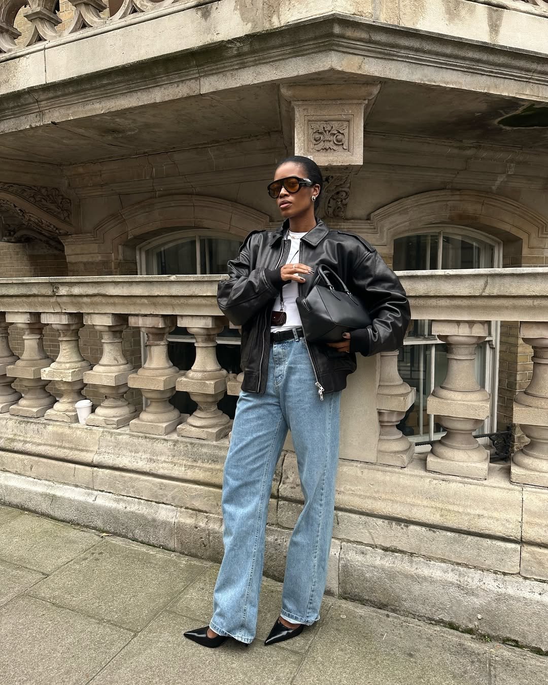 Blazer e Jeans Destroyed: A Combinação Perfeita para um Look Sofisticado