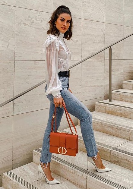 Acessórios Essenciais para Elevar seu Look com Scarpin e Jeans Destroyed