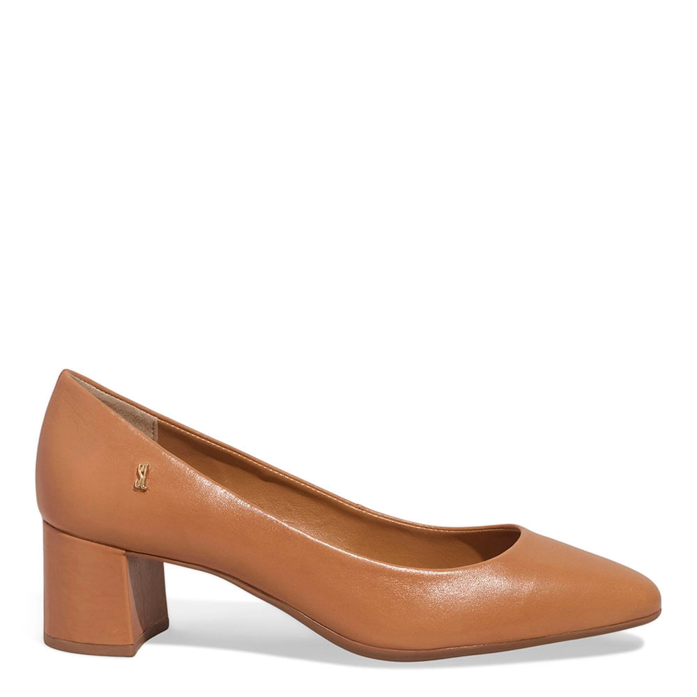 Como usar scarpin de bico fino com jeans destroyed