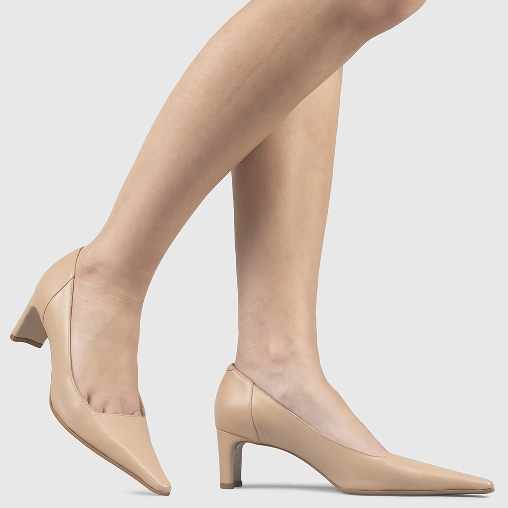 Como usar scarpin nude para alongar as pernas