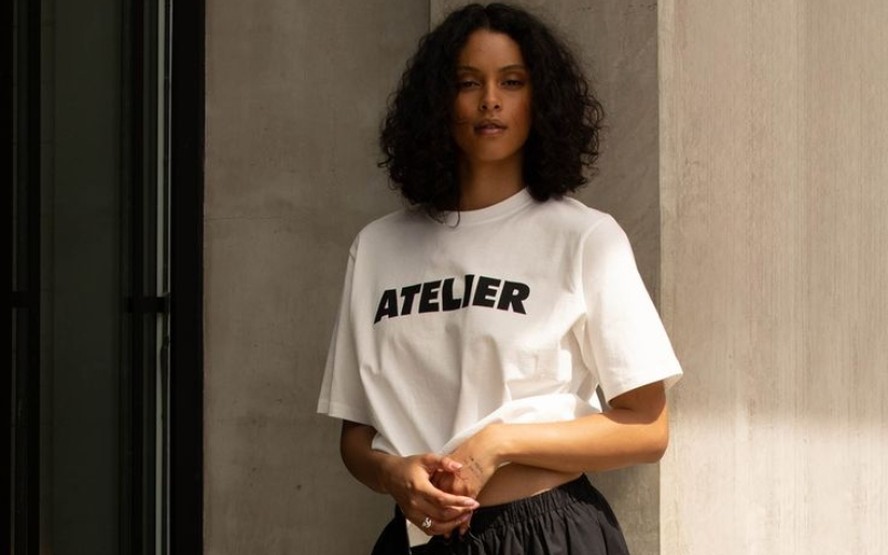 T-shirt Branca: 10 Maneiras Criativas de Usar a Peça Coringa