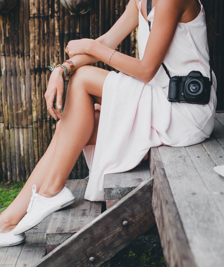 Acessórios Essenciais para Complementar seu Look de Vestido Longo e Tênis Flatform