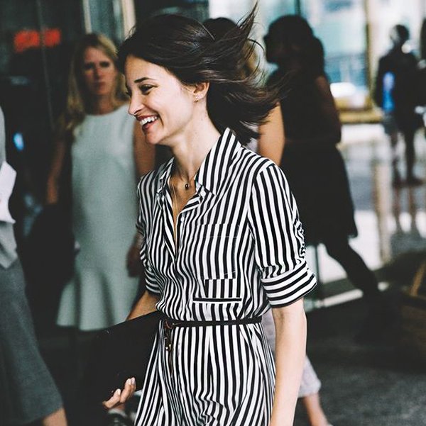 Transforme seu chemise: de casual a festa com acessórios