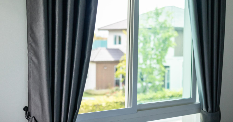 como vedar janela contra vento