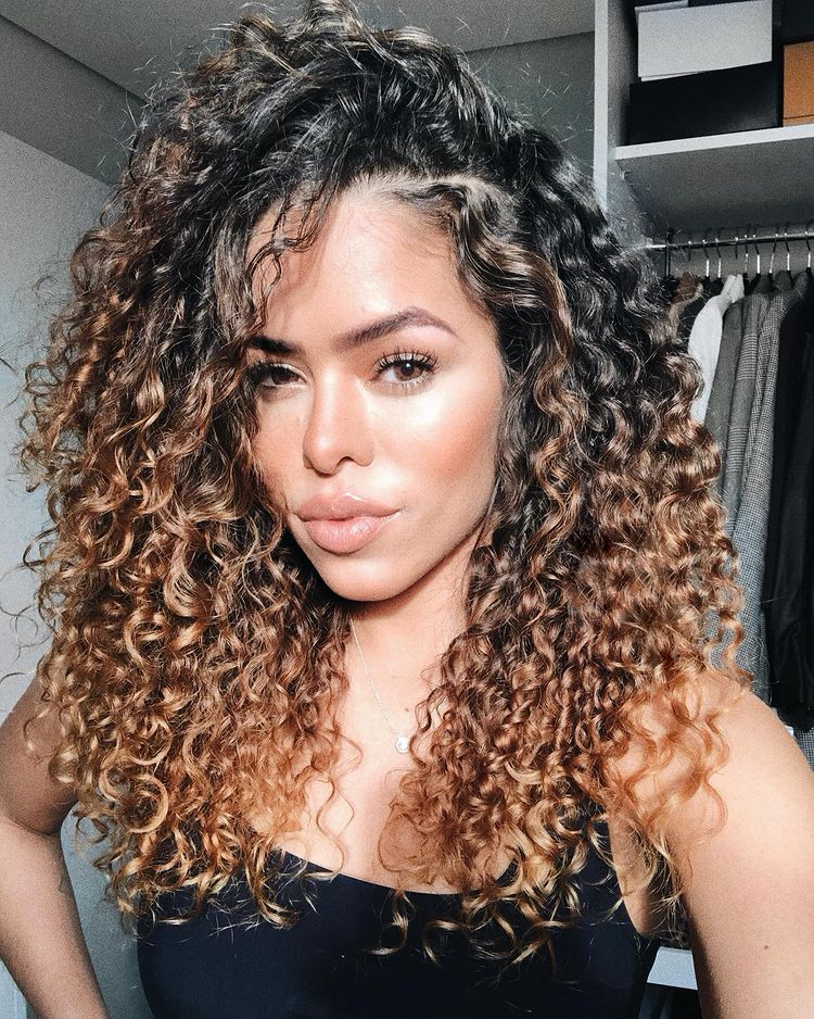 tendência cabelo 2026 morena iluminada