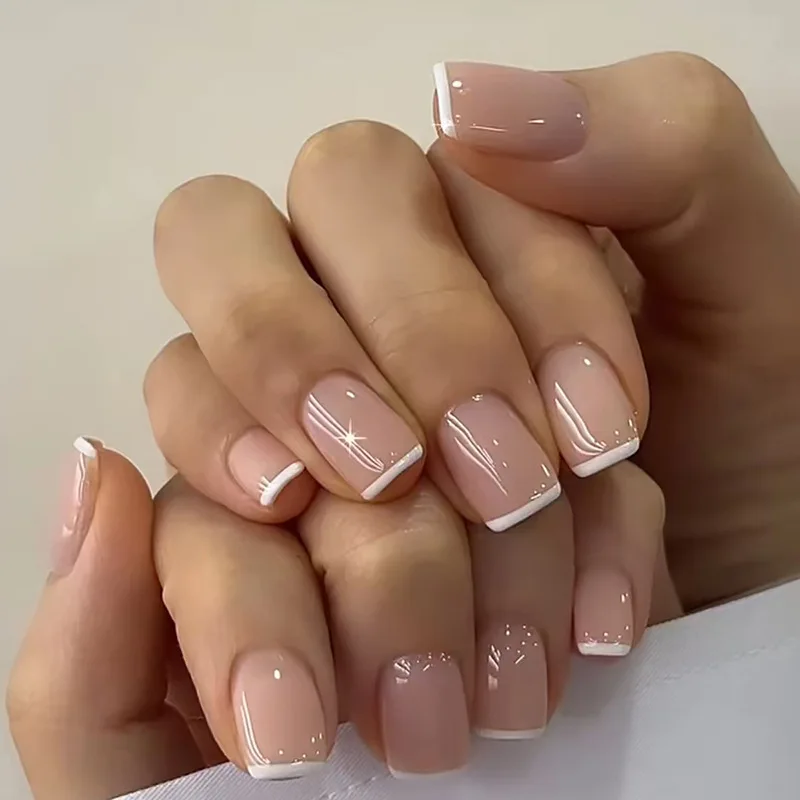 unhas claras com francesinha moderna