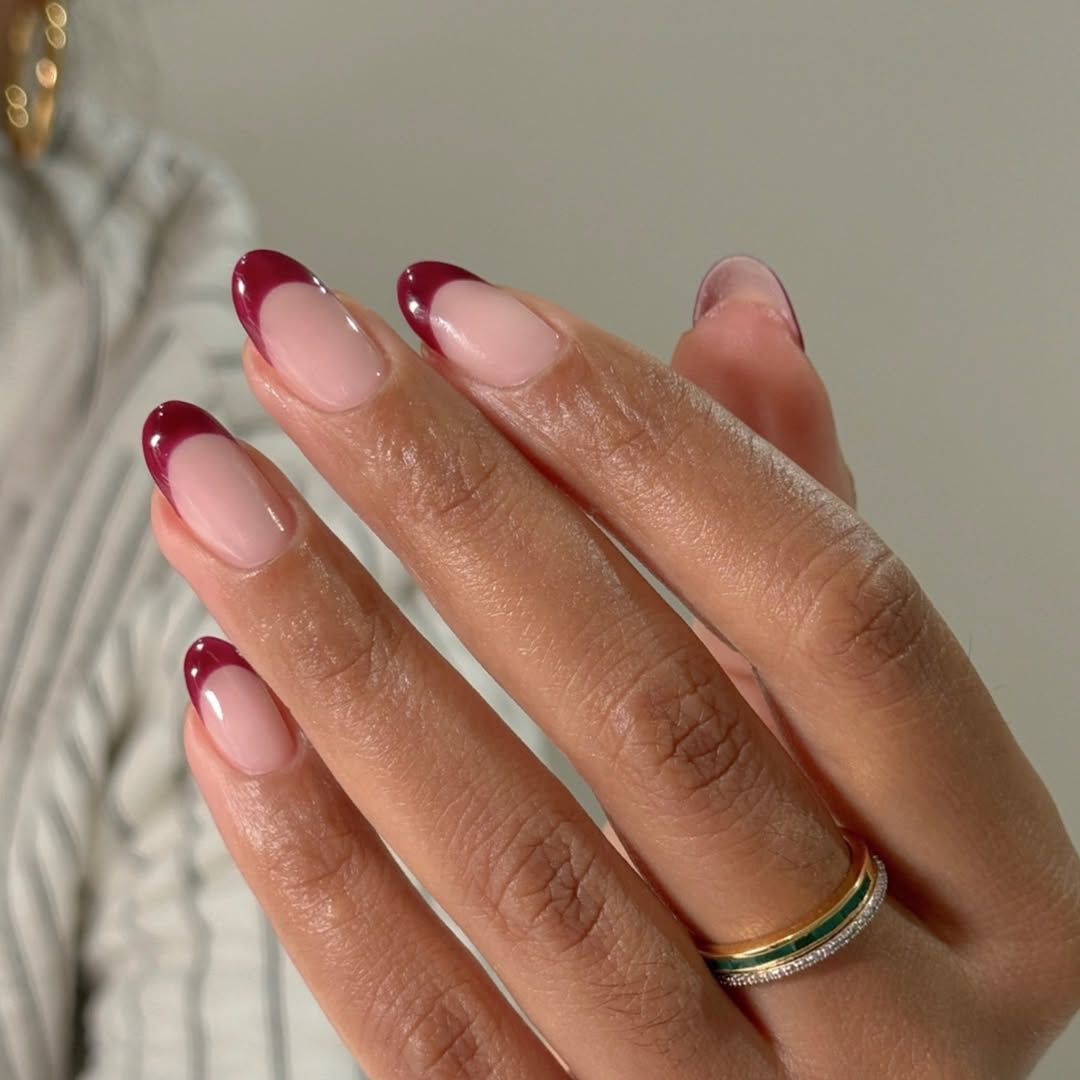 unhas francesinha moderna 2026