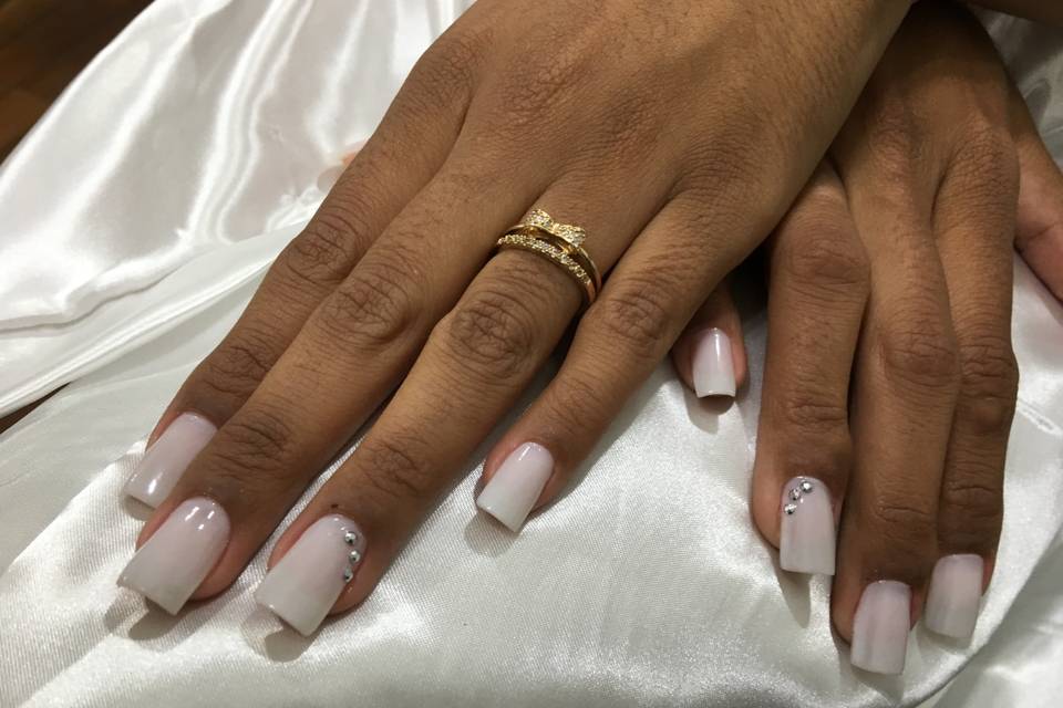 cores de esmalte que combinam com pele morena